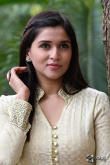 Mannara Chopra at Thikka Movie Motion Poster Launch
